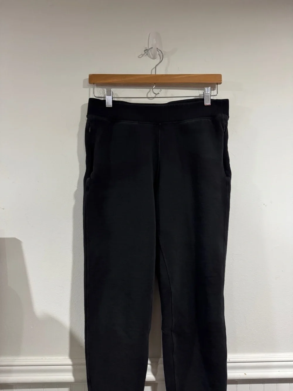 lululemon athletica pants pull on black zippered side pockets size 8